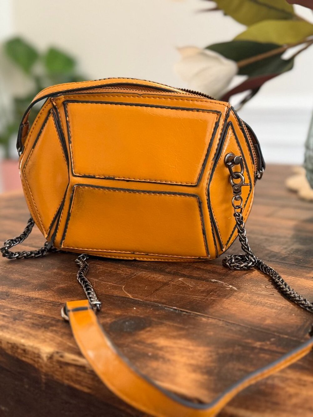 UNIQUE-Geometric Mustard Yellow Faux Leather Crossbody Purse with Chain Strap